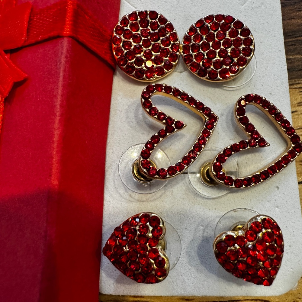 NIB 3prs VALENTINES Elegant Red Crystal Earrings Hearts BLING Shiny Sparkling - Picture 1 of 8